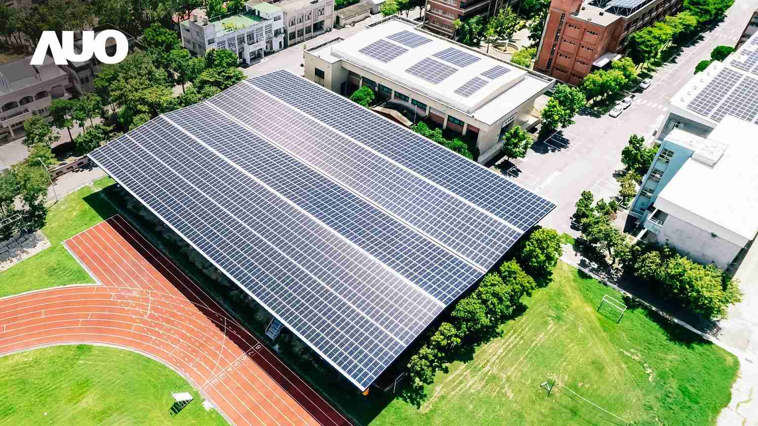 2121非凡SunSteel光电整合型浪板具备快速安装、、、轻量化优势,,,可提升15%发电效能,,,,通过国际IEC与台湾VPC认证安全、、、防漏、、、耐候标准